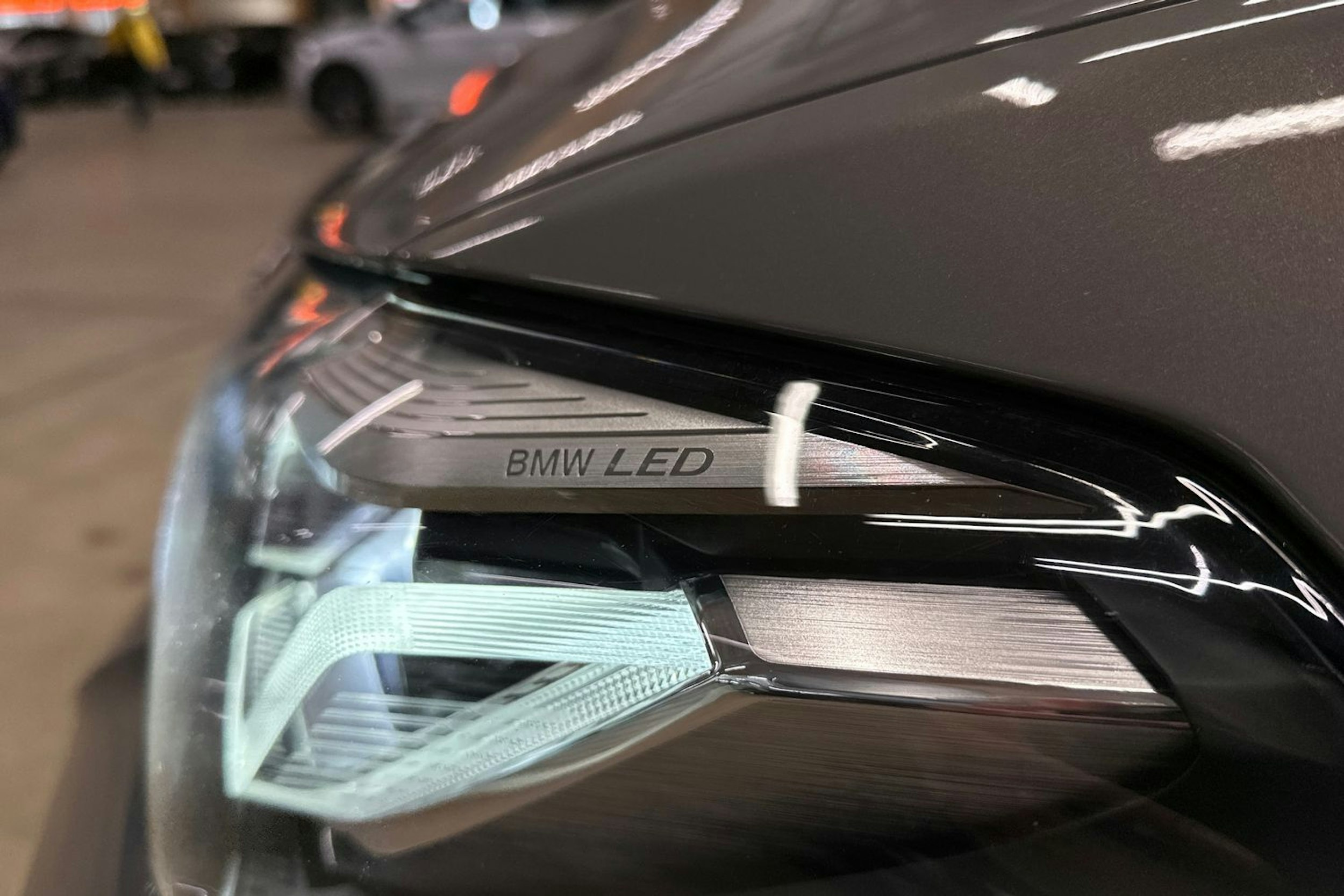 harmaa BMW 530 2022 kuva 34.