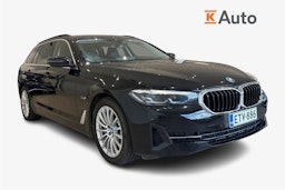 musta BMW 530 2022 kuva 1.