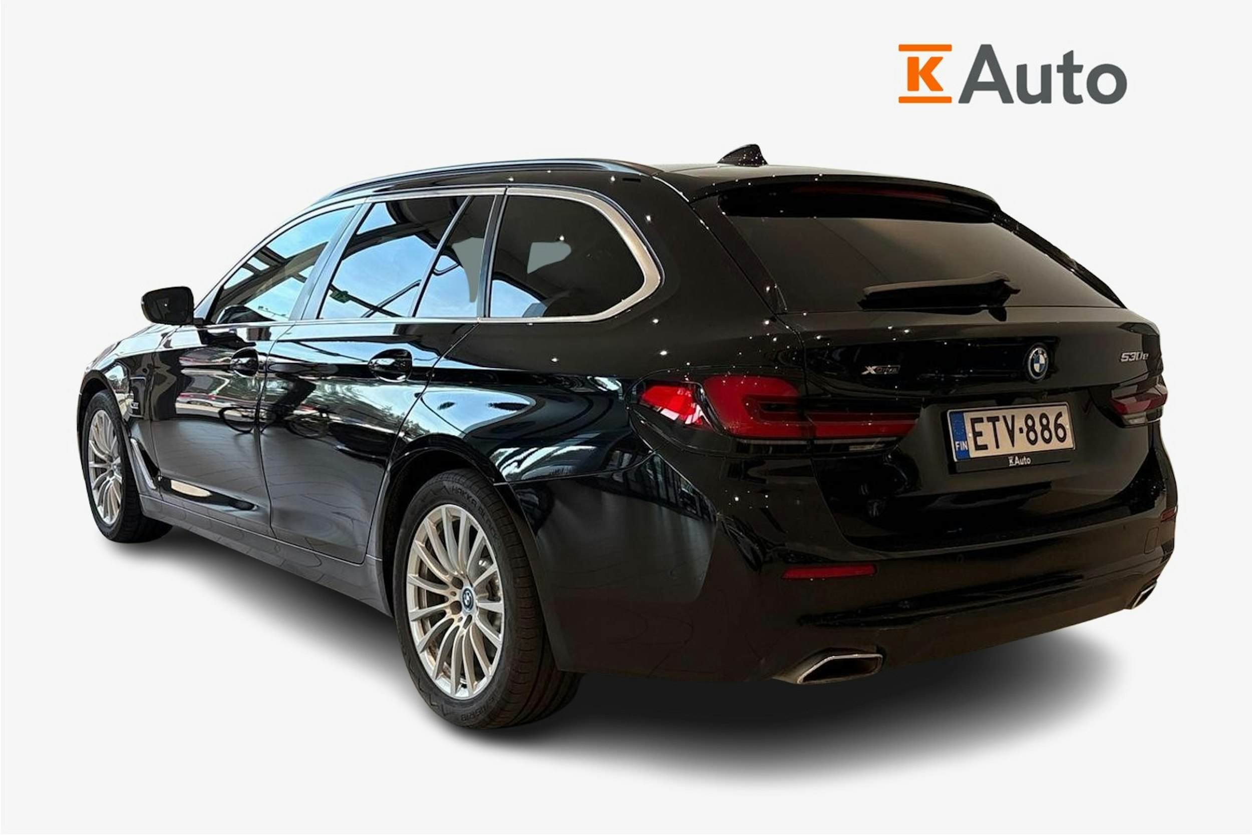 musta BMW 530 2022 kuva 2.