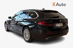 musta BMW 530 2022 kuva 2.