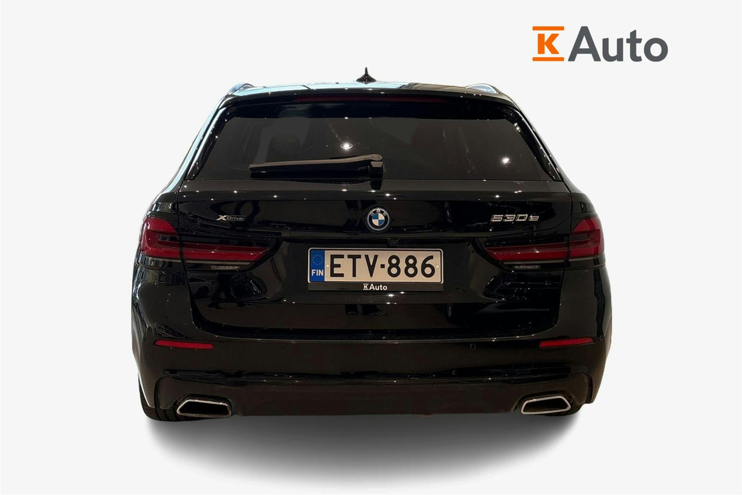 musta BMW 530 2022 kuva 3.