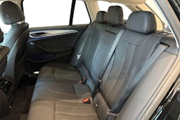musta BMW 530 2022 kuva 10.