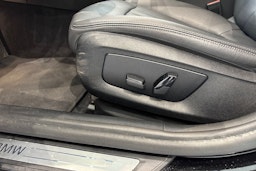 musta BMW 530 2022 kuva 22.