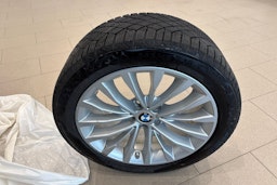 musta BMW 530 2022 kuva 23.