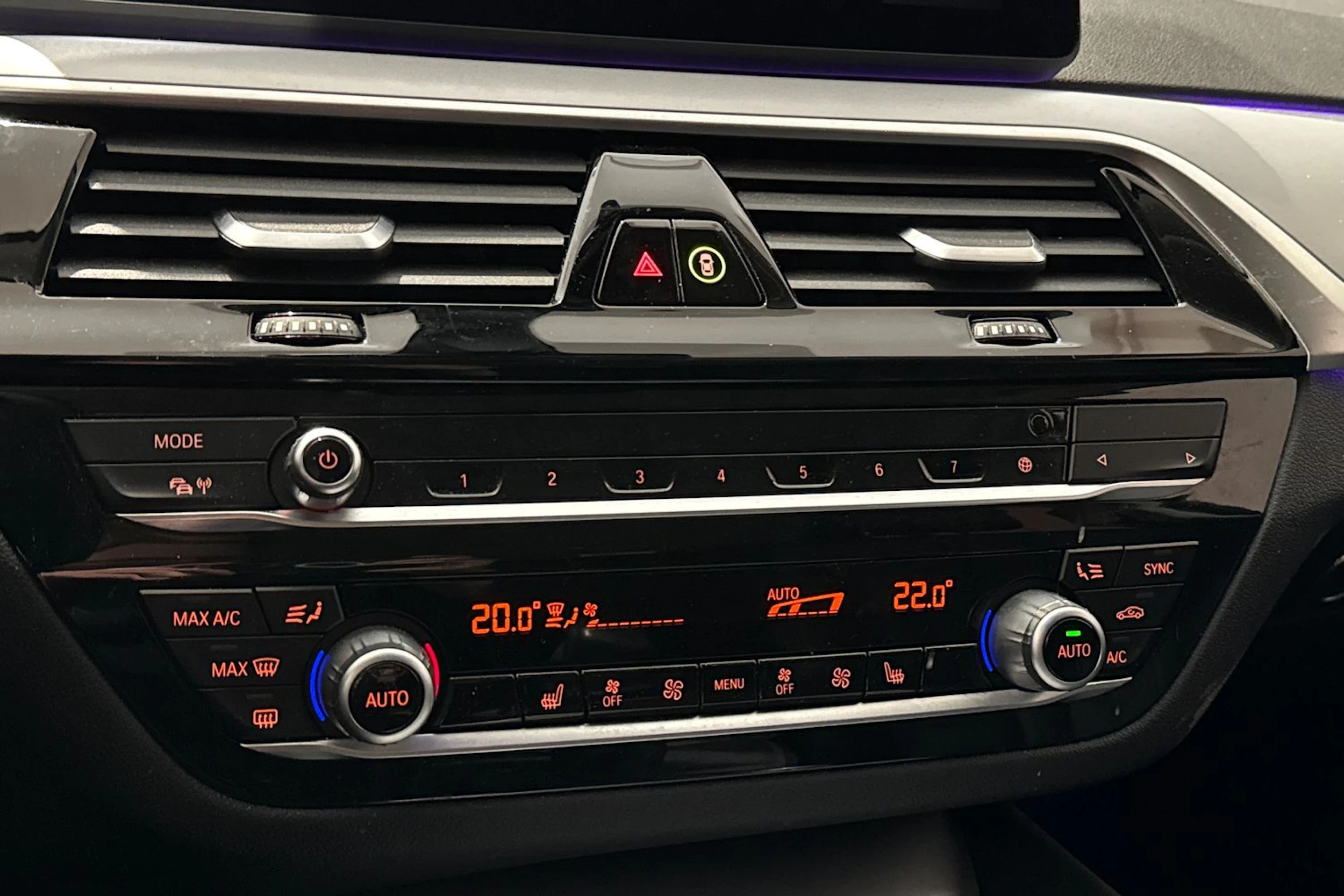 musta BMW 530 2022 kuva 25.
