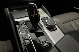 musta BMW 530 2022 kuva 26.