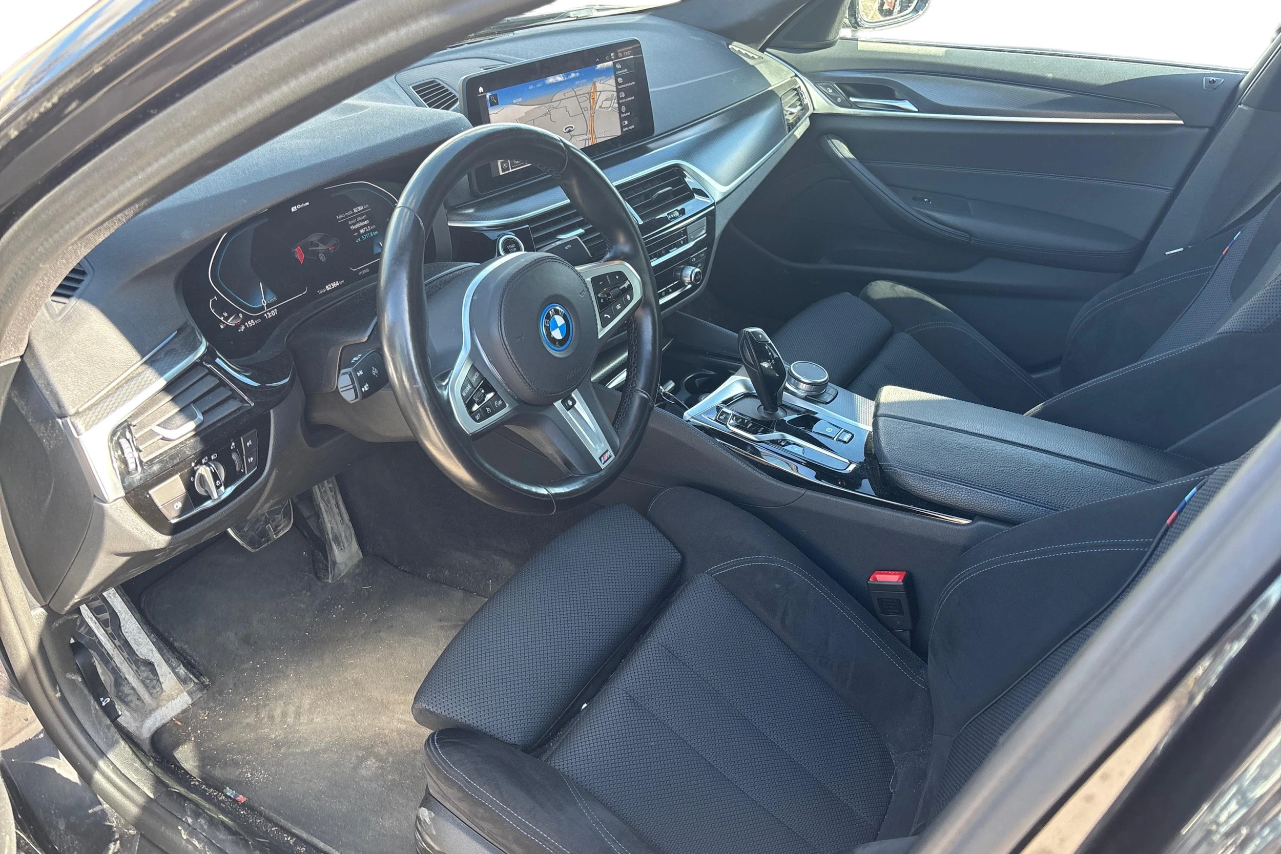 harmaa BMW 530 2022 kuva 3.