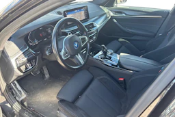 harmaa BMW 530 2022 kuva 3.