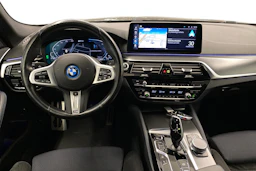 harmaa BMW 530 2022 kuva 7.