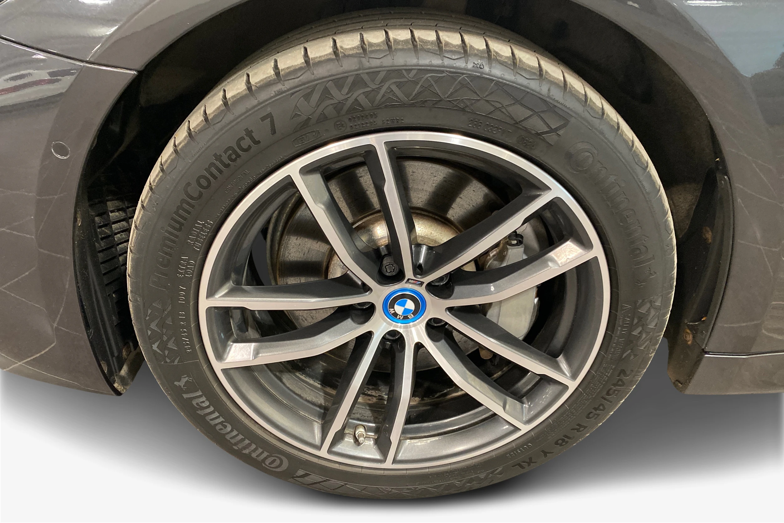 harmaa BMW 530 2022 kuva 9.
