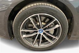 harmaa BMW 530 2022 kuva 9.