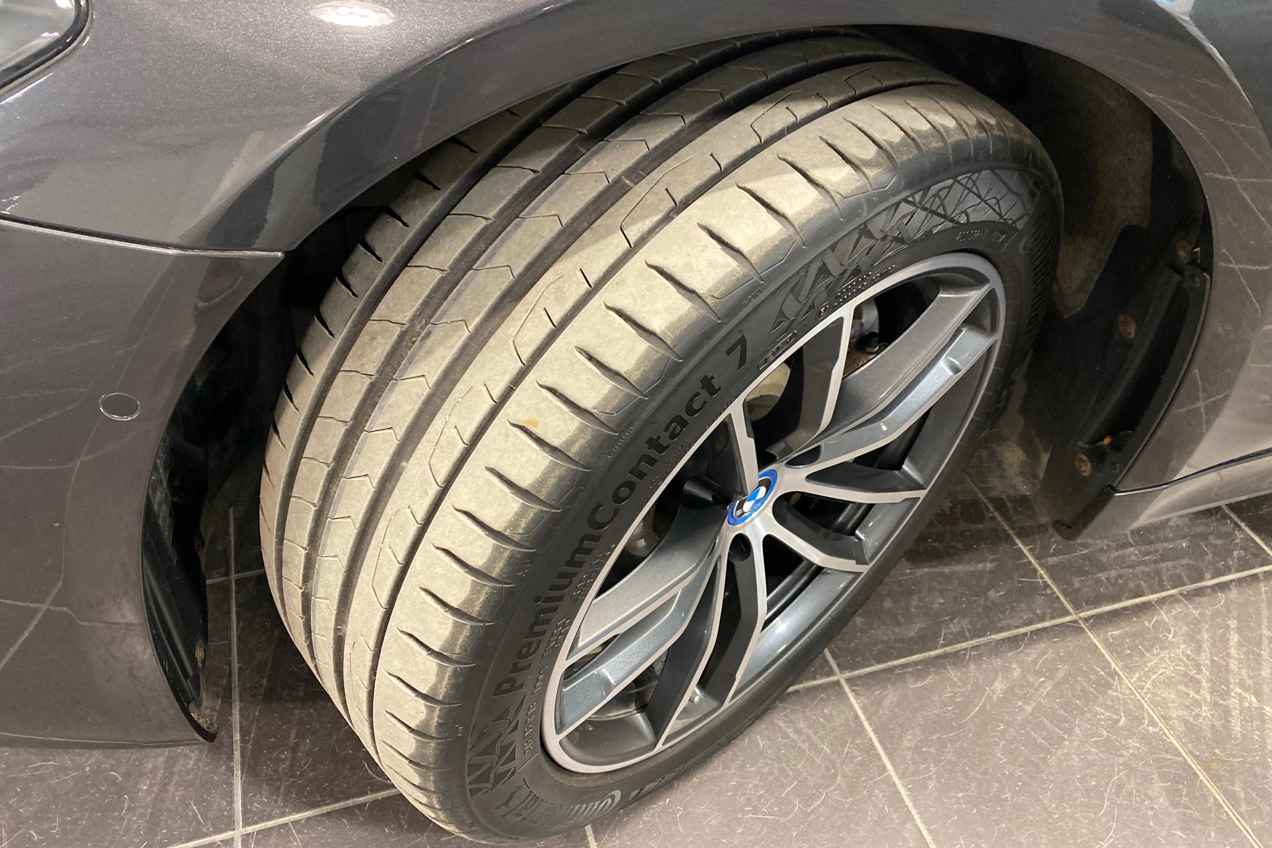 harmaa BMW 530 2022 kuva 10.