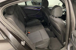 harmaa BMW 530 2022 kuva 12.