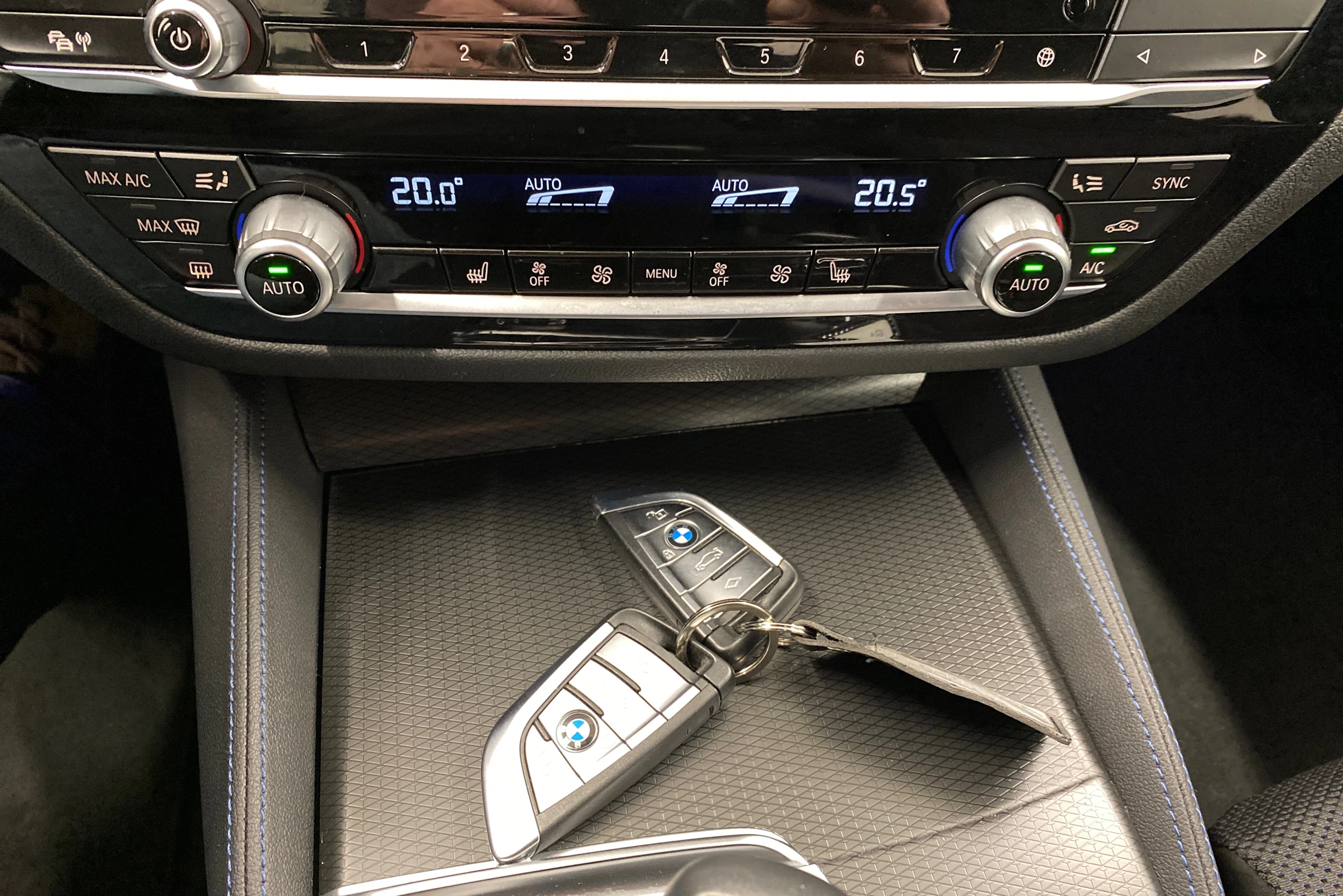 harmaa BMW 530 2022 kuva 20.