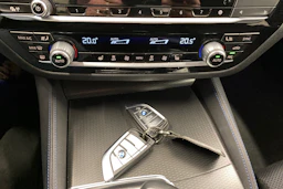 harmaa BMW 530 2022 kuva 20.