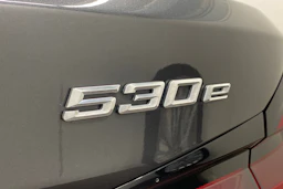 harmaa BMW 530 2022 kuva 30.
