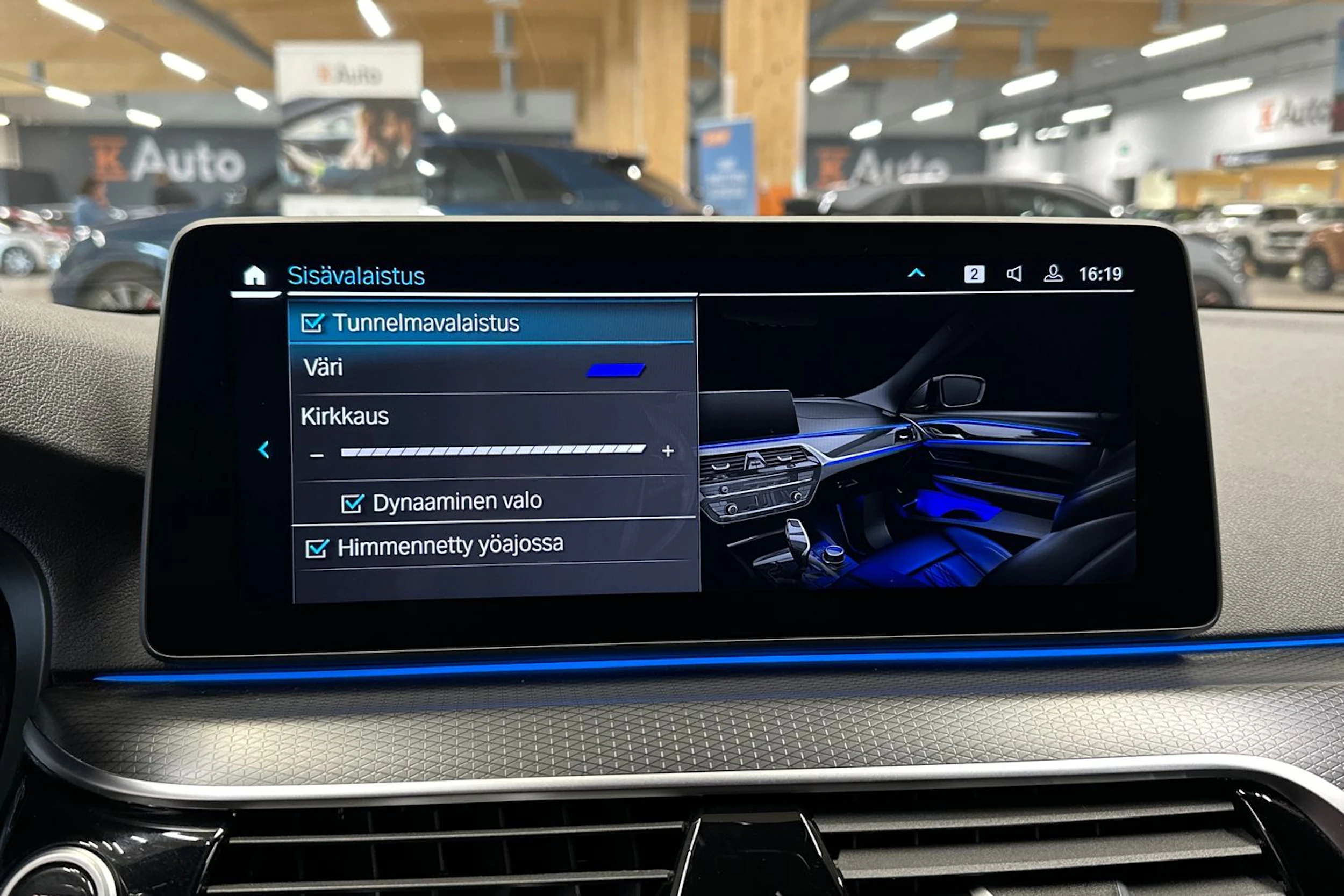 musta BMW 530 2022 kuva 17.