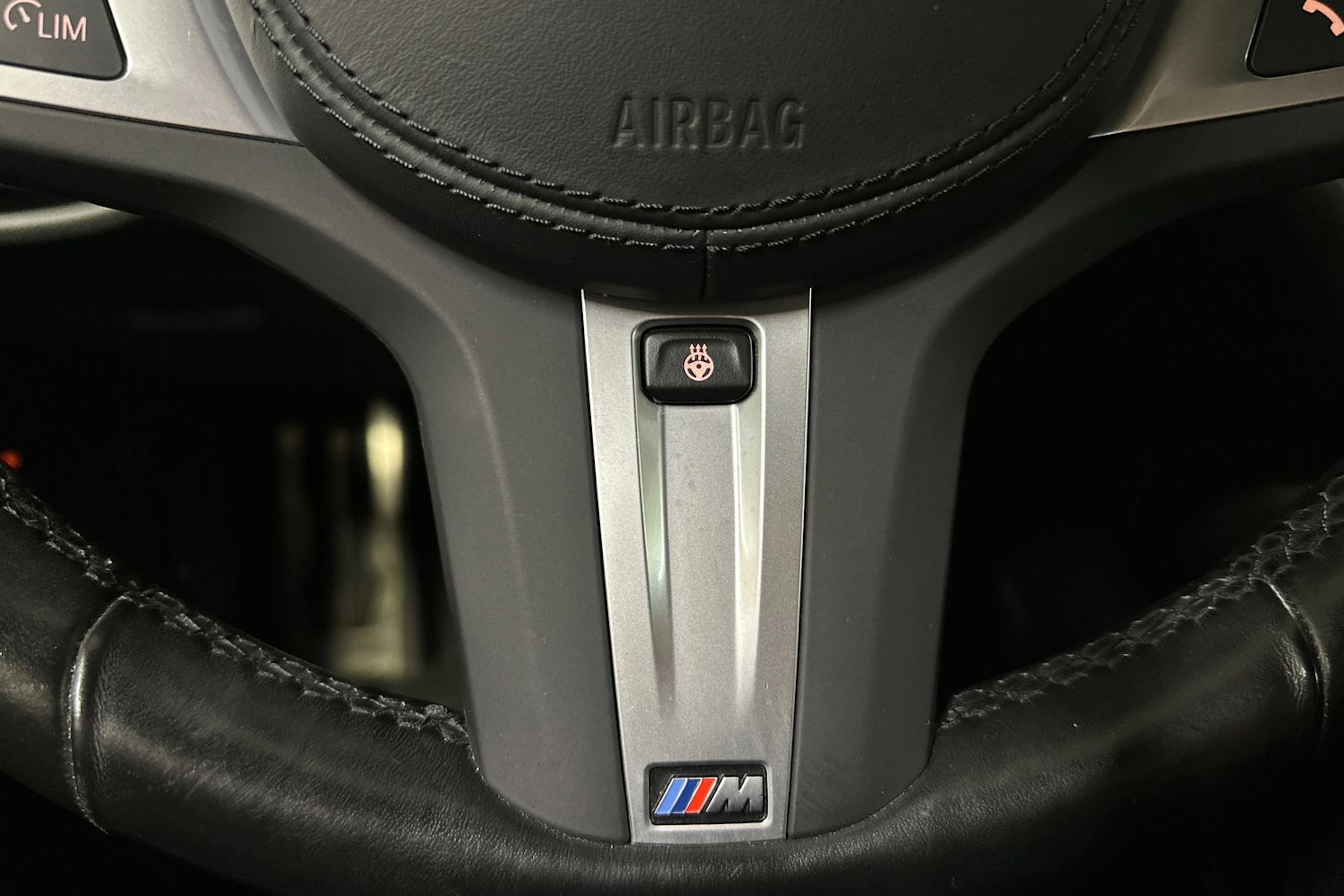 musta BMW 530 2022 kuva 24.