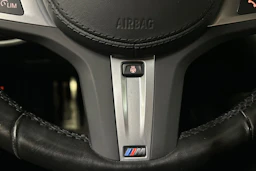 musta BMW 530 2022 kuva 24.