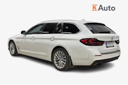 valkoinen BMW 530 2022 kuva 2.