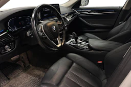 valkoinen BMW 530 2022 kuva 3.