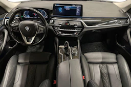 valkoinen BMW 530 2022 kuva 7.