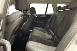 valkoinen BMW 530 2022 kuva 8.