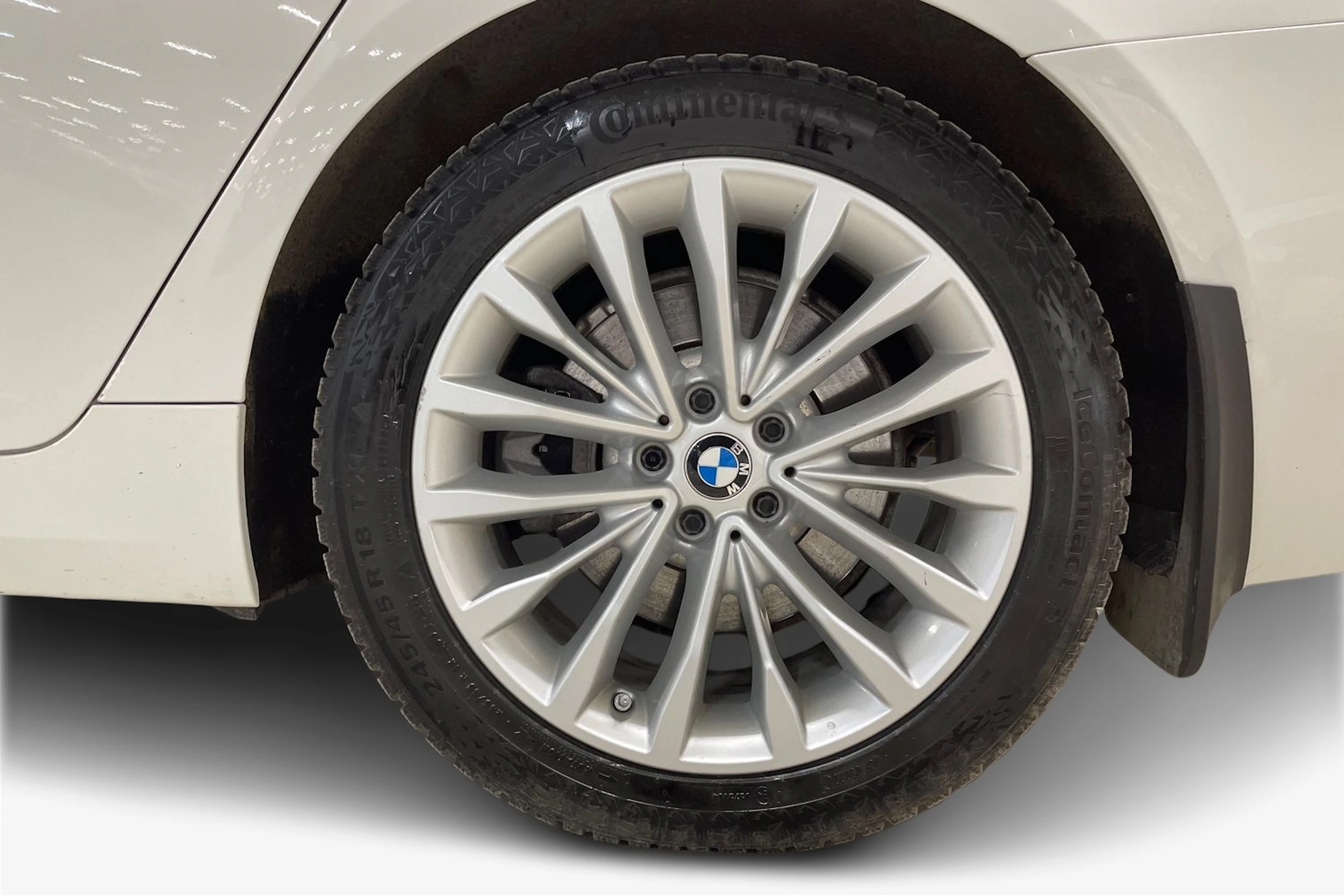 valkoinen BMW 530 2022 kuva 9.