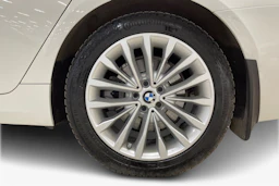 valkoinen BMW 530 2022 kuva 9.