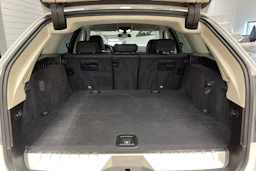 valkoinen BMW 530 2022 kuva 11.