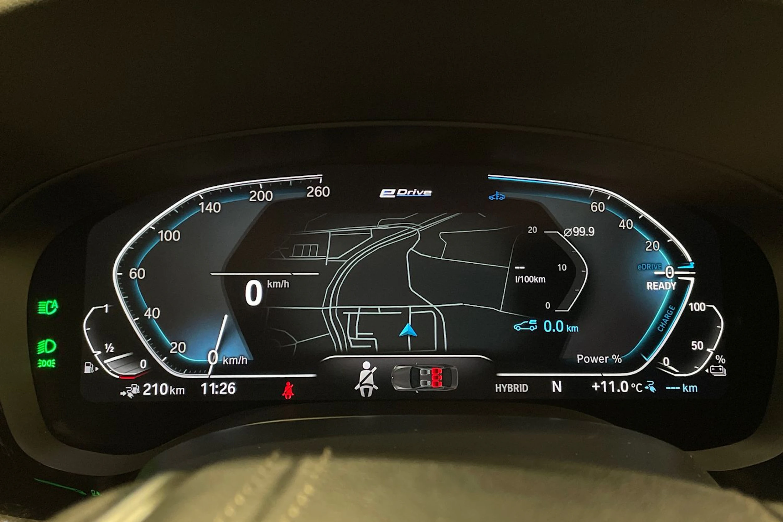 valkoinen BMW 530 2022 kuva 12.