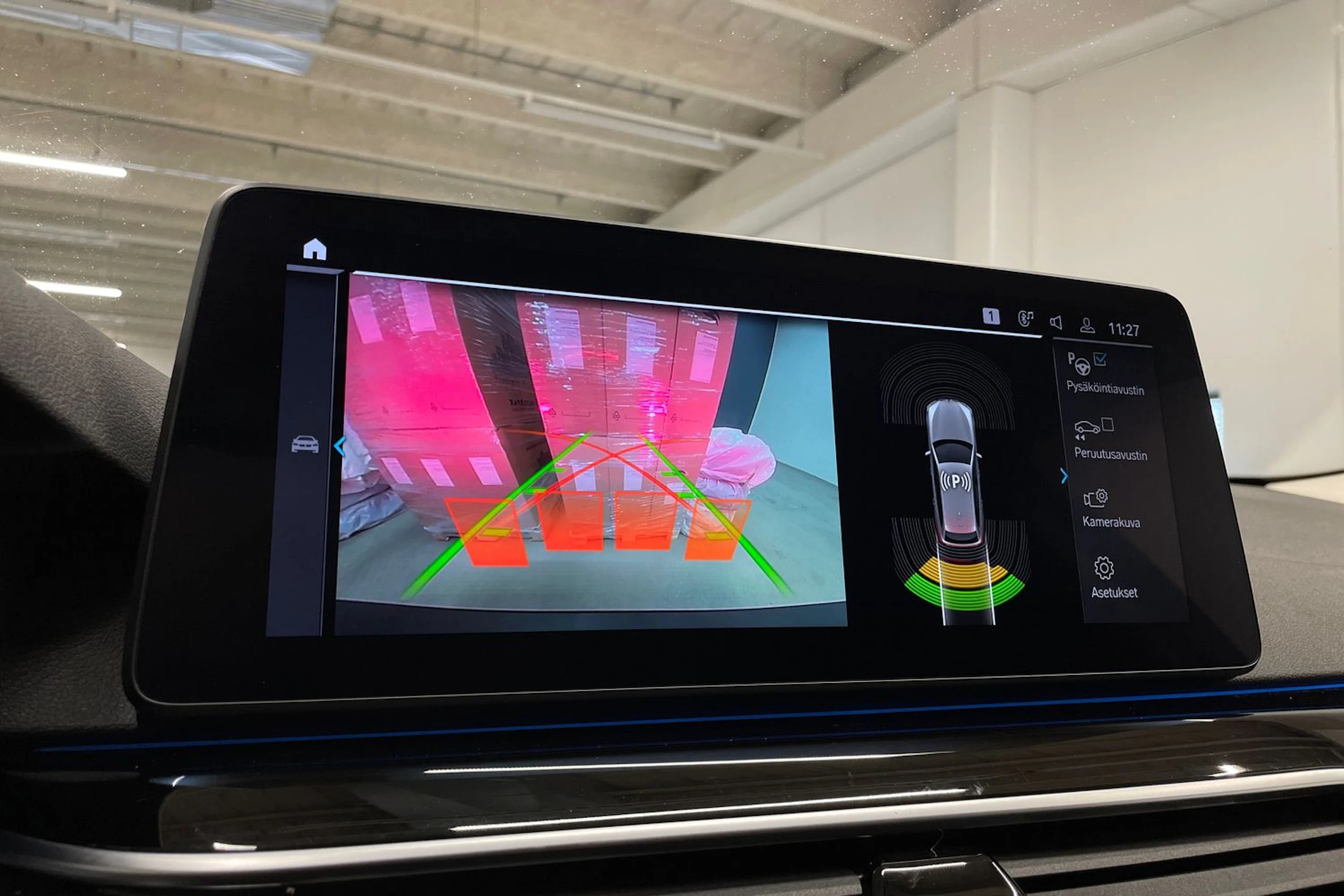 valkoinen BMW 530 2022 kuva 15.