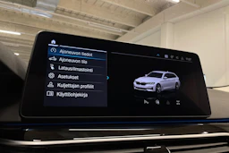 valkoinen BMW 530 2022 kuva 16.