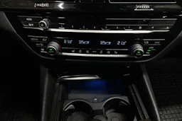 valkoinen BMW 530 2022 kuva 18.