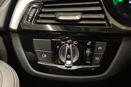 valkoinen BMW 530 2022 kuva 20.