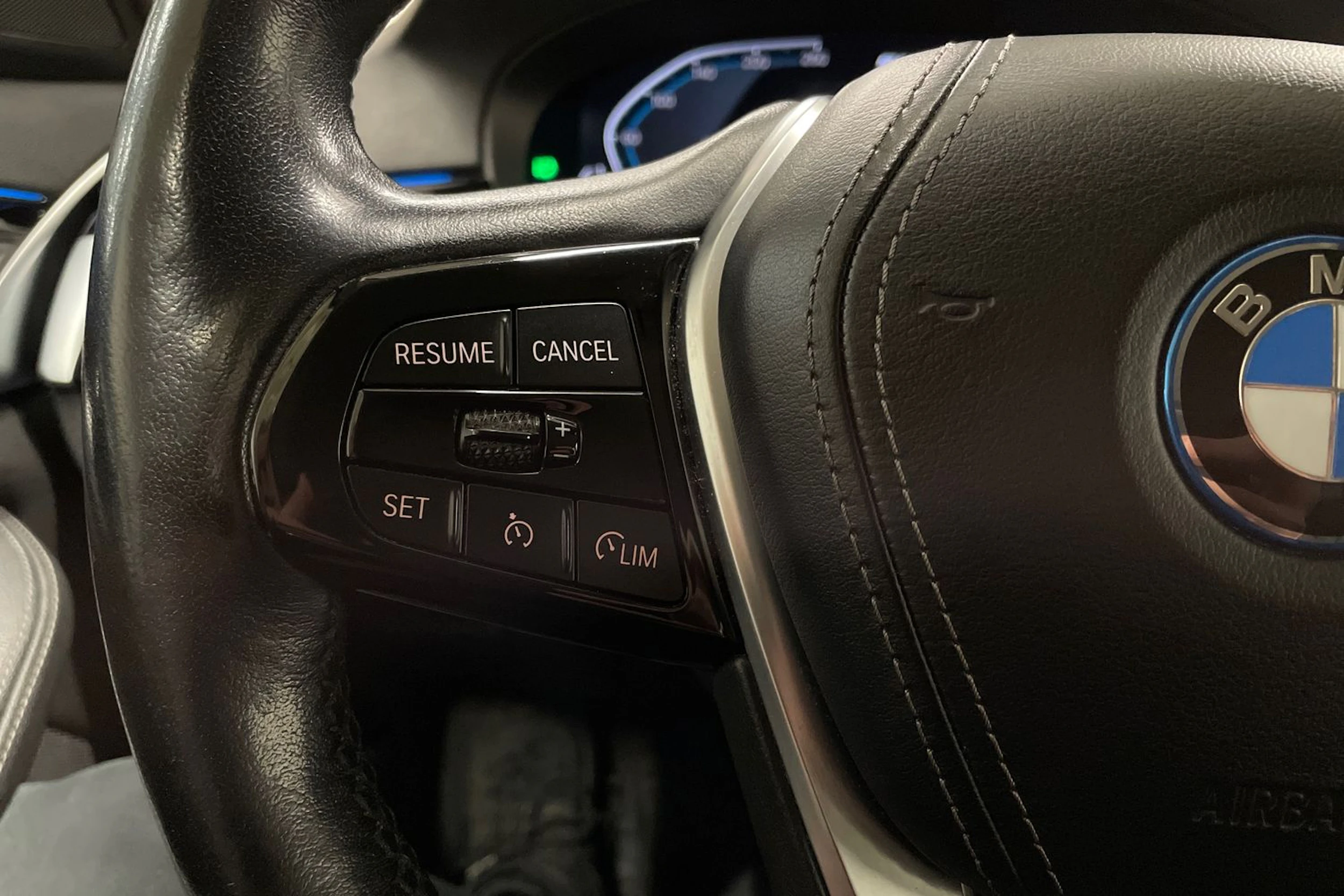 valkoinen BMW 530 2022 kuva 21.