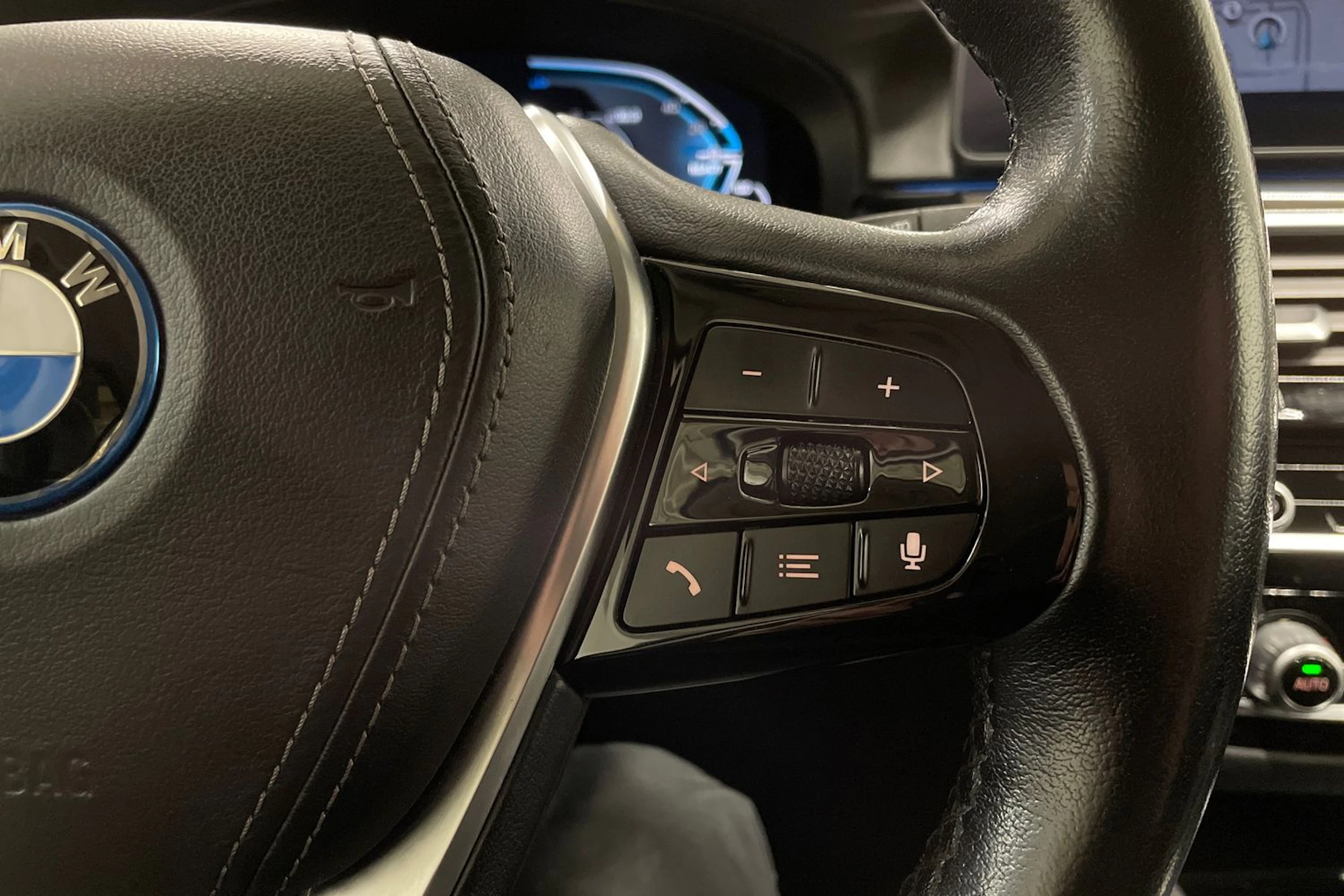 valkoinen BMW 530 2022 kuva 22.