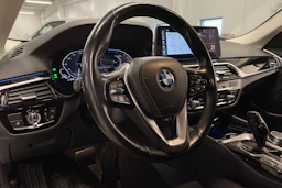 valkoinen BMW 530 2022 kuva 25.