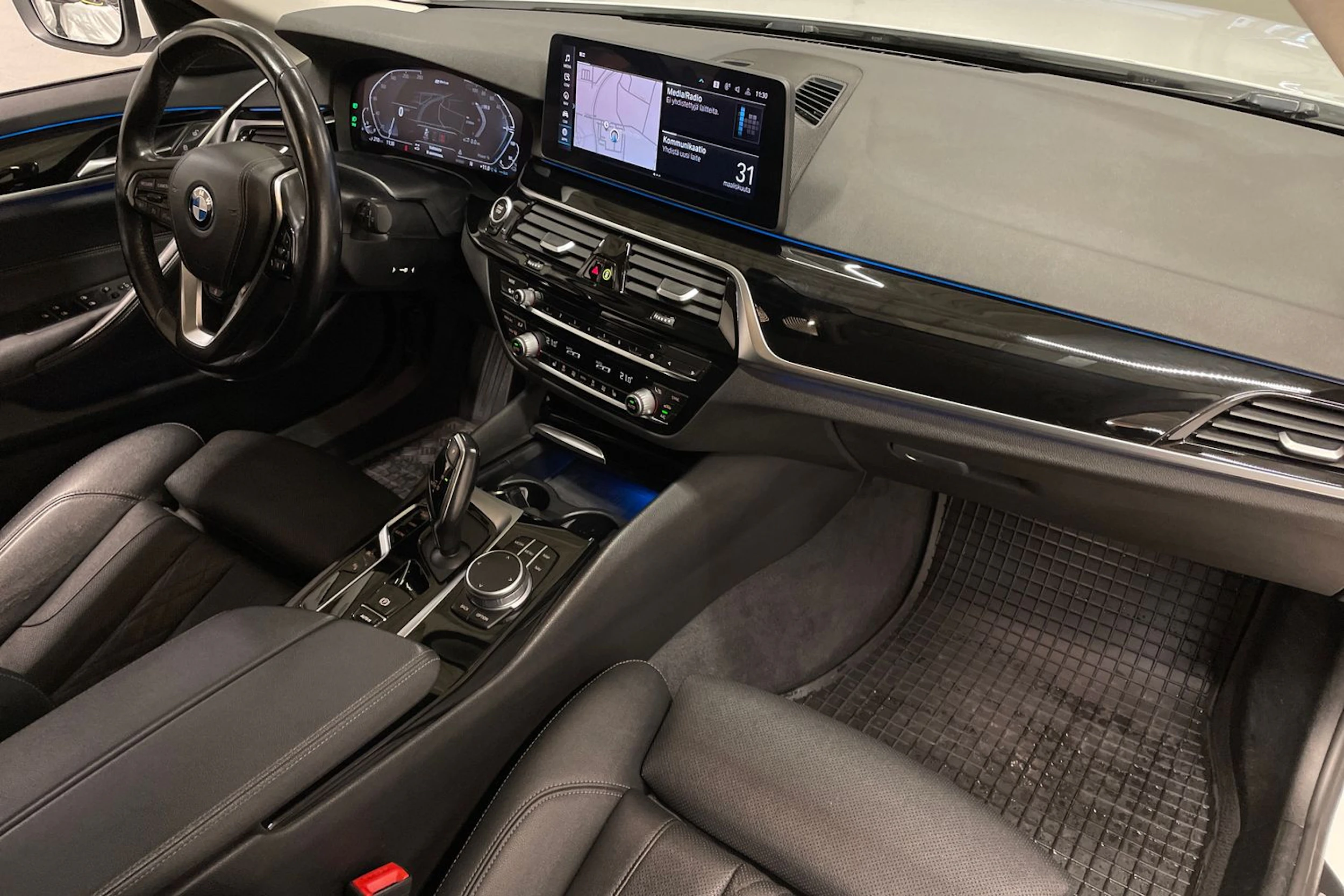 valkoinen BMW 530 2022 kuva 27.