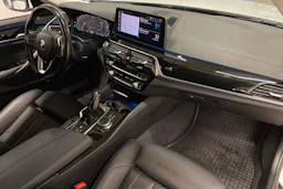 valkoinen BMW 530 2022 kuva 27.