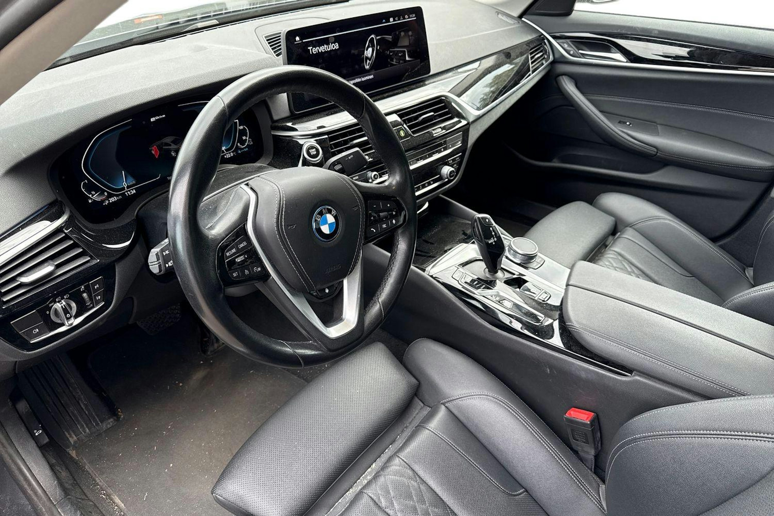 harmaa BMW 530 2022 kuva 3.