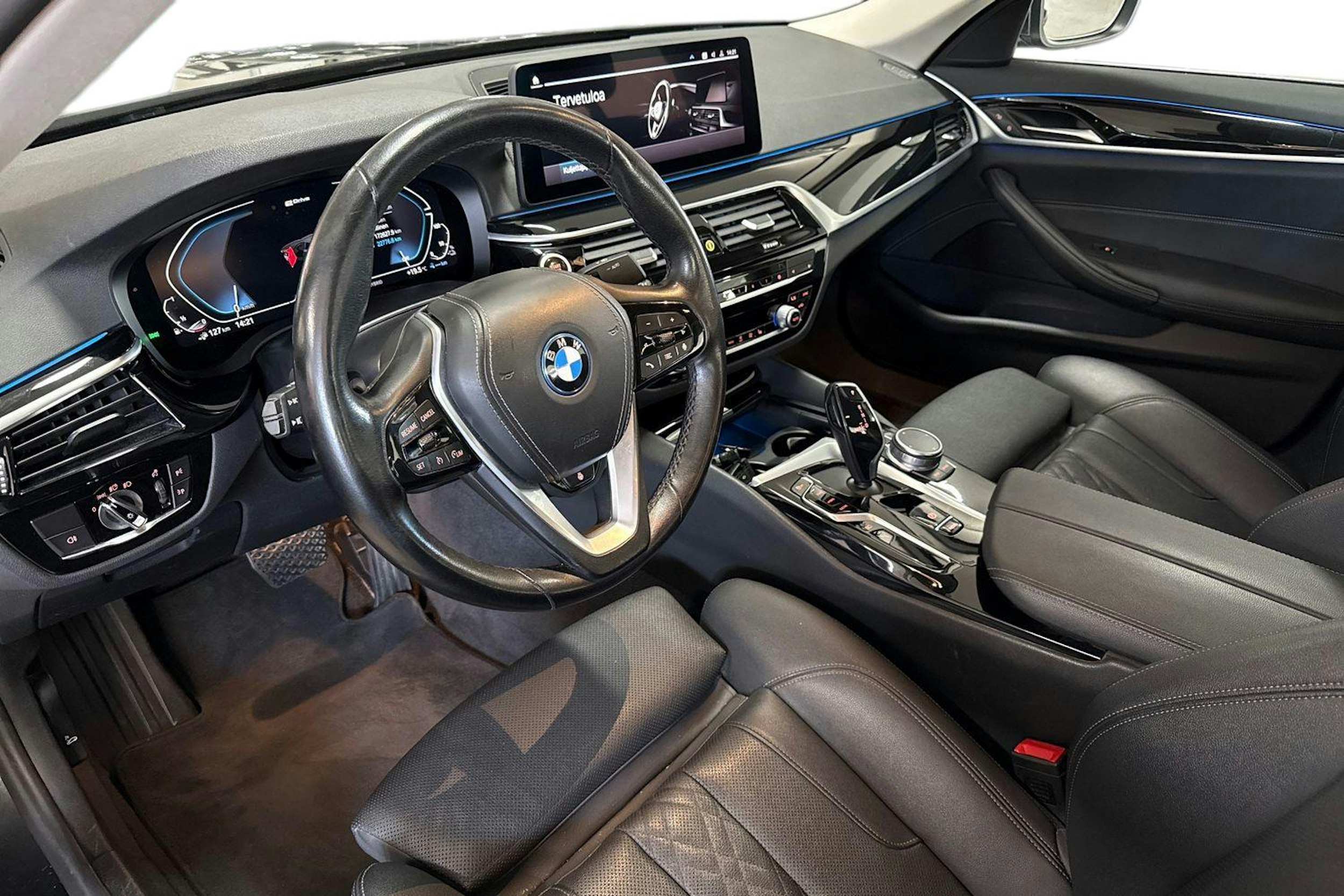 harmaa BMW 530 2022 kuva 7.