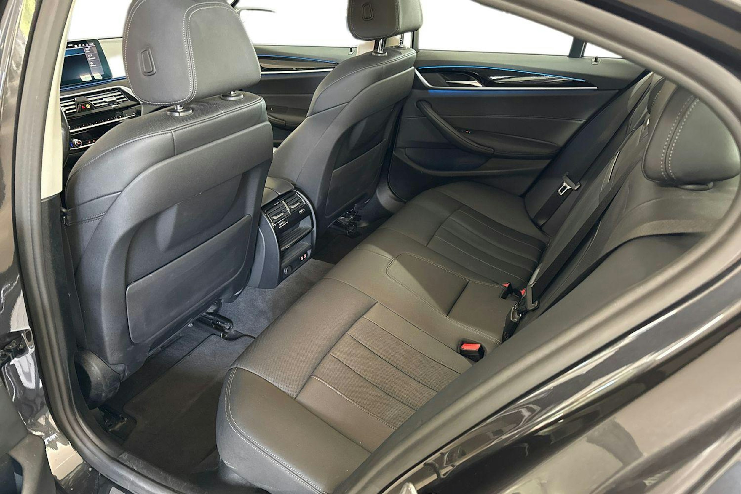 harmaa BMW 530 2022 kuva 10.