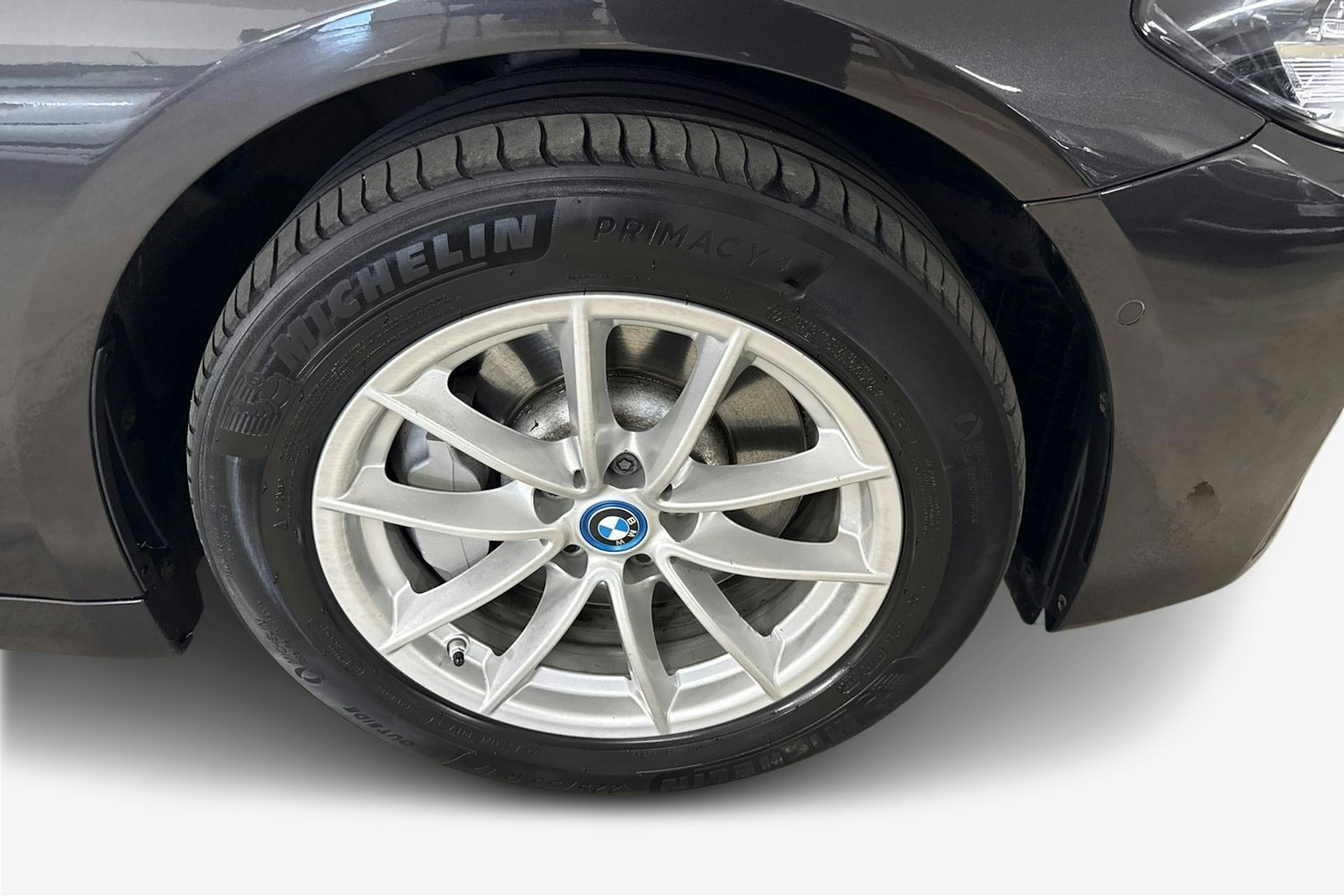 harmaa BMW 530 2022 kuva 11.