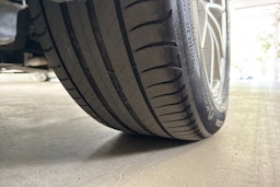 harmaa BMW 530 2022 kuva 13.