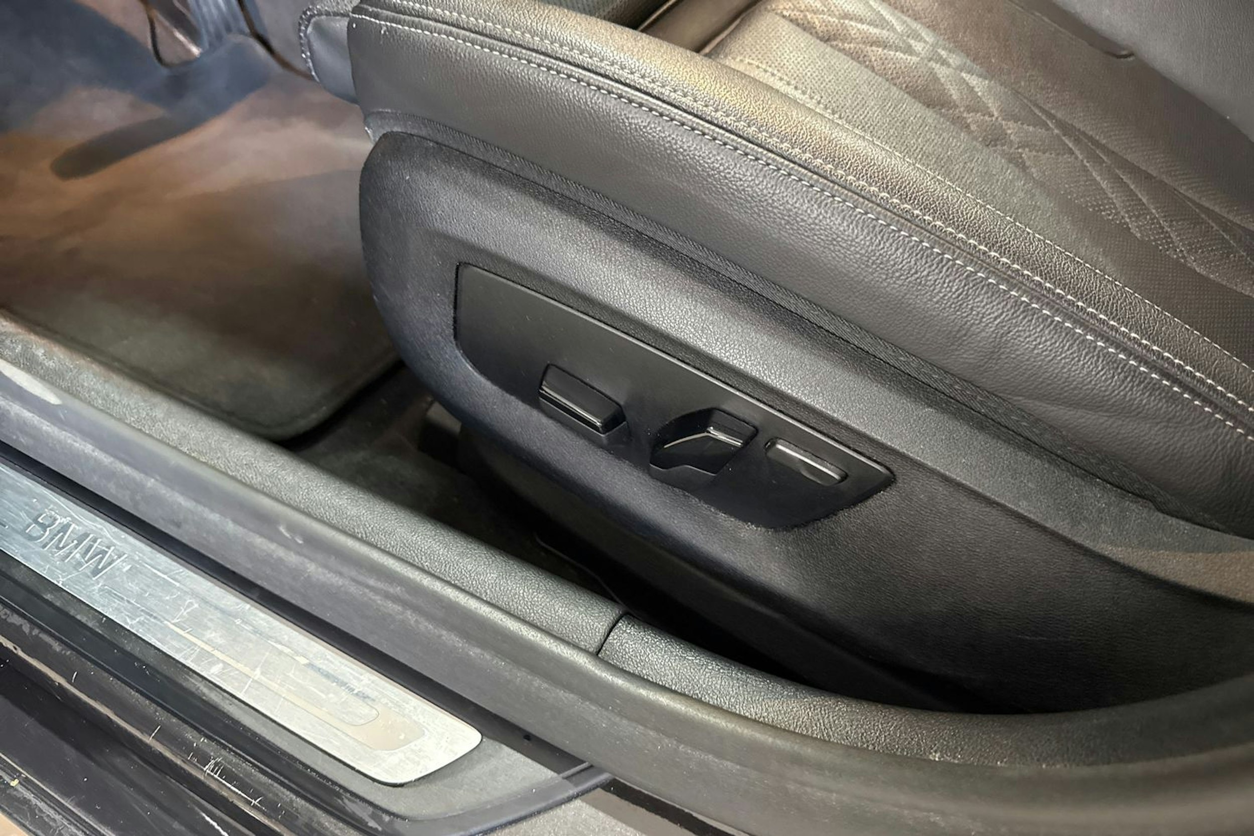 harmaa BMW 530 2022 kuva 15.