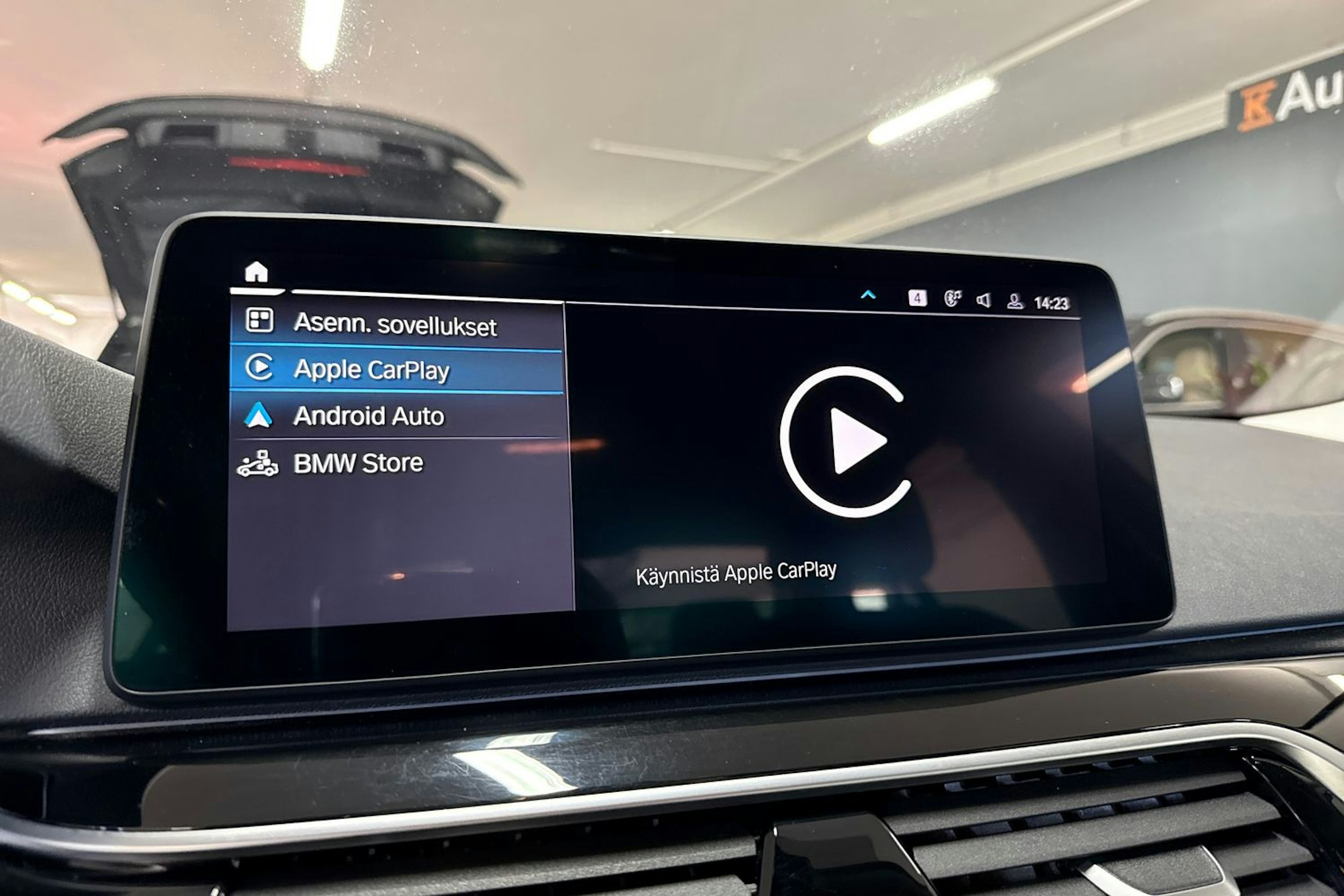 harmaa BMW 530 2022 kuva 22.