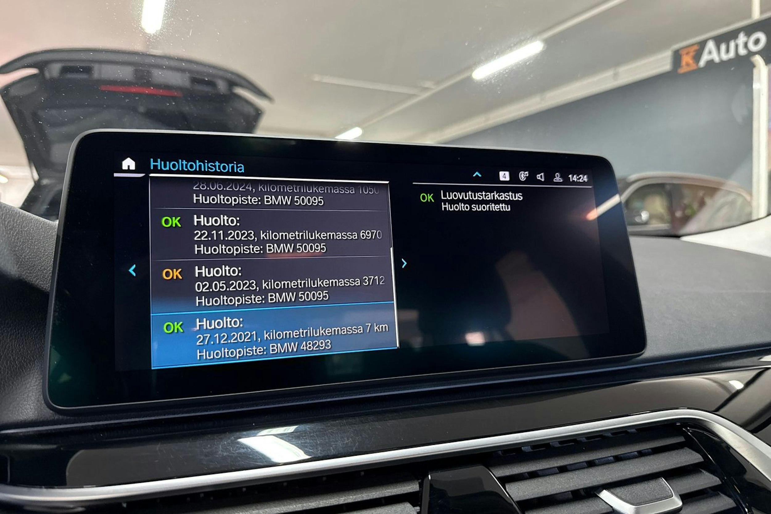 harmaa BMW 530 2022 kuva 23.