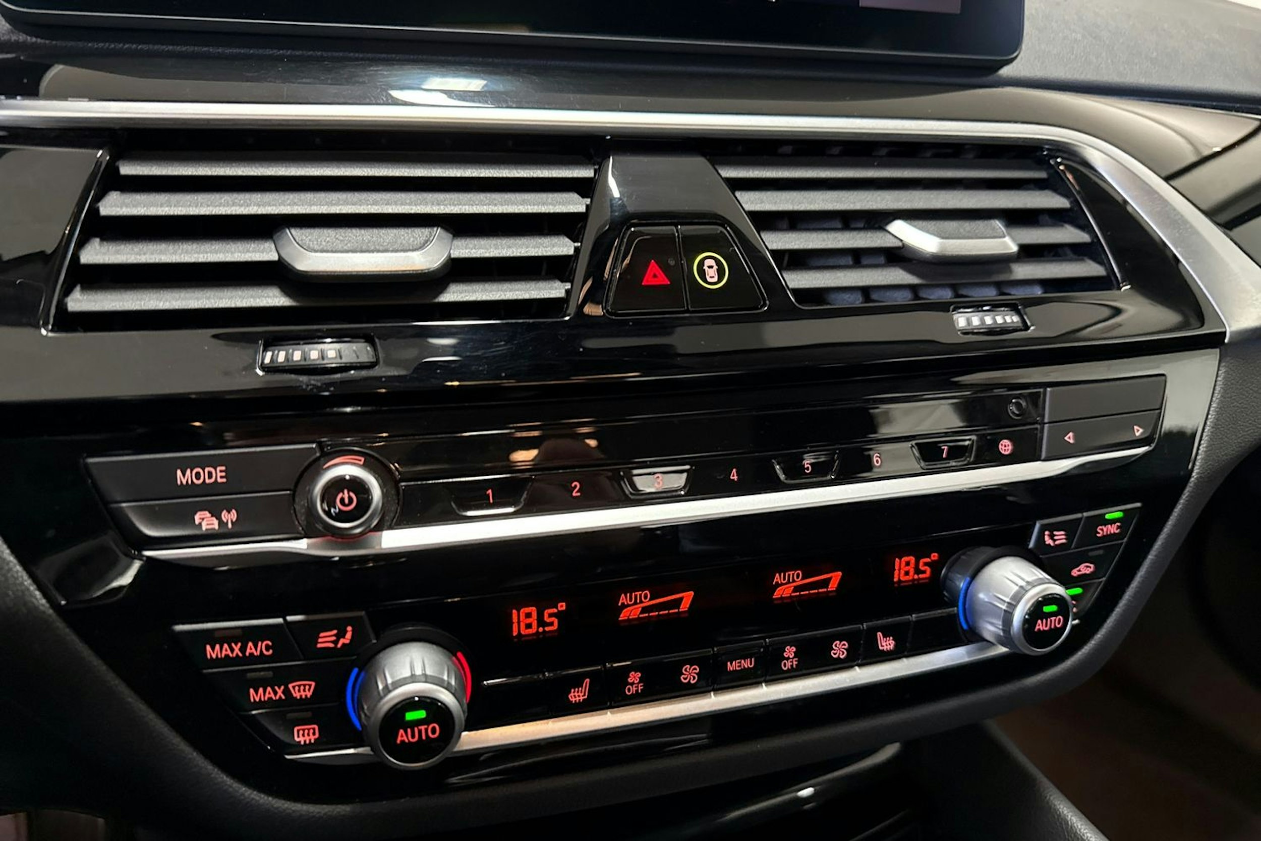 harmaa BMW 530 2022 kuva 26.