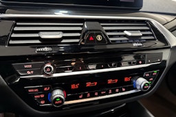 harmaa BMW 530 2022 kuva 26.